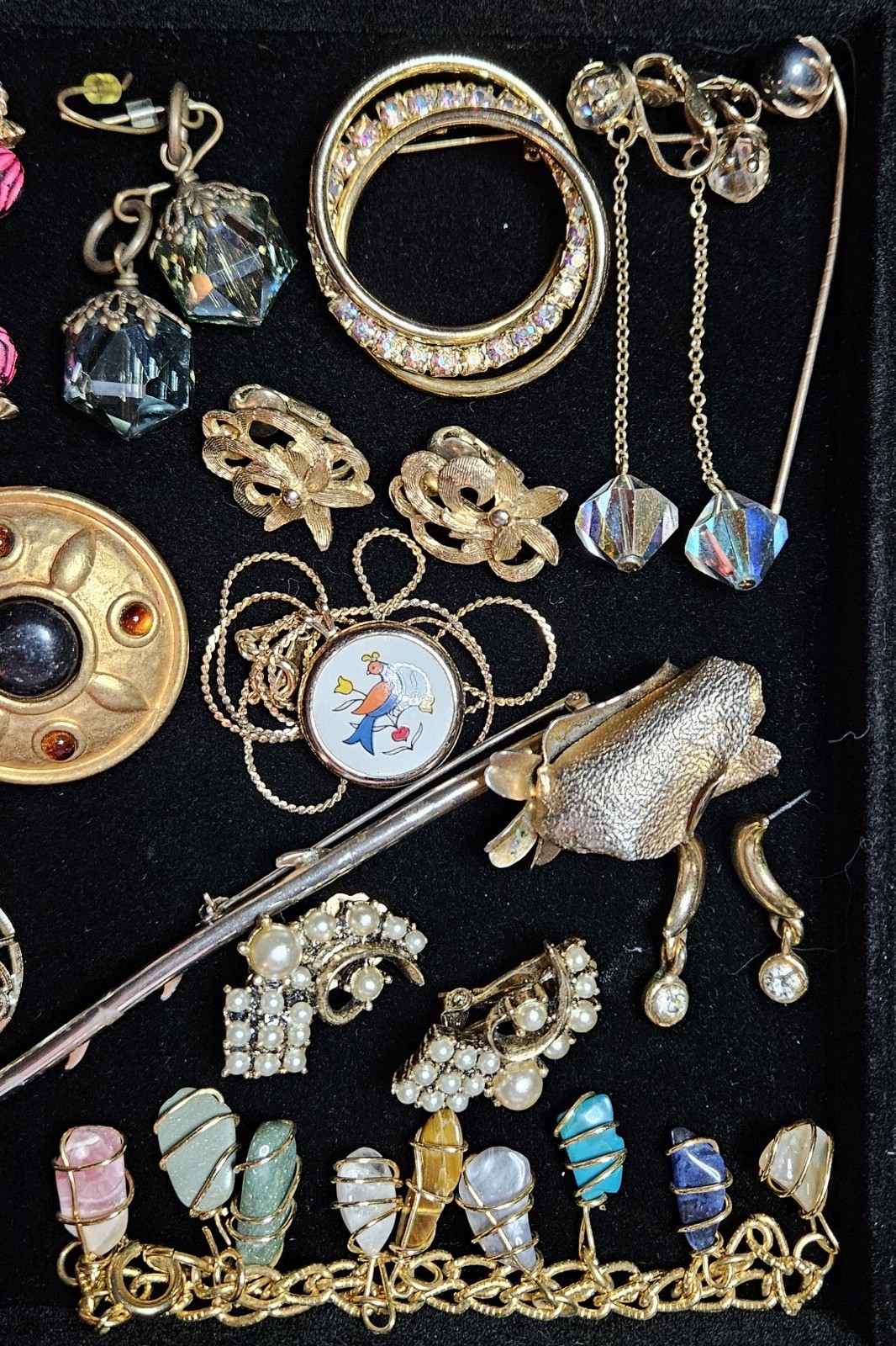 Goldtone Jewelry Lot Avon Hong Kong Signed Pieces Brooch Earrings Vtg-Mod E31