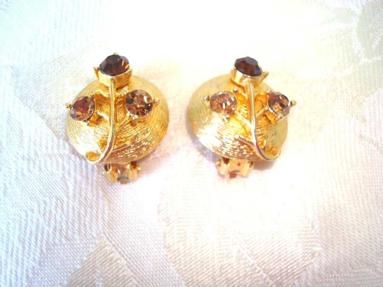 Vintage Domed Gold Tone Flower Clip Earrings With Brown Champagne Rhinestones KJ