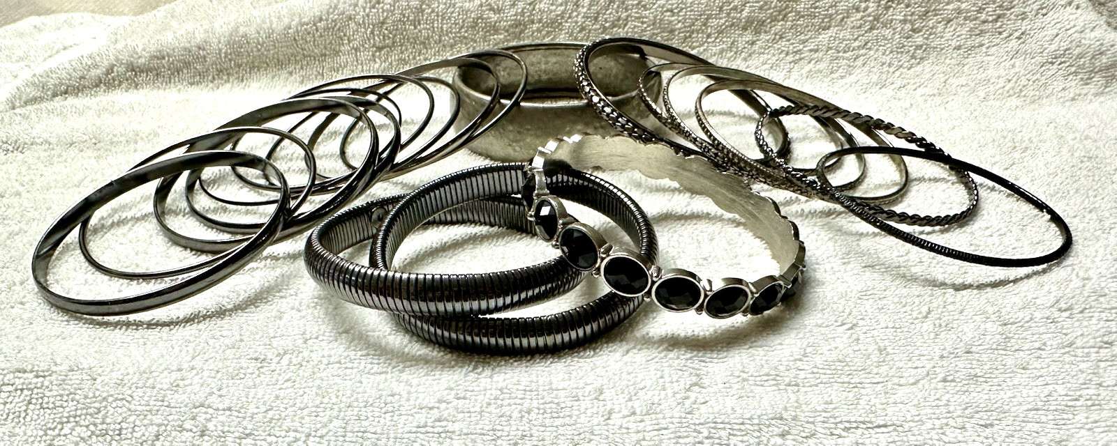 Costume Jewelry Lot 18 Dark Metal Silver Tone Bangle Bracelet b224