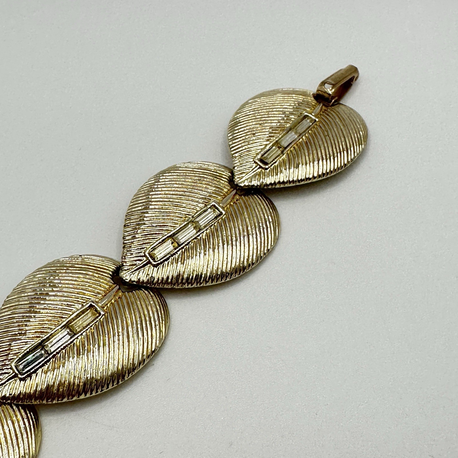 Vintage Gold Tone Leaf Link Bracelet Textured Leaves Fold Over Clasp Size 6.75