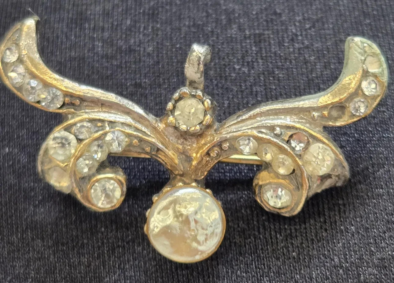 Vintage 1940s Rhinestone Faux Pearl Scroll Brooch Pendant Convertible Gold