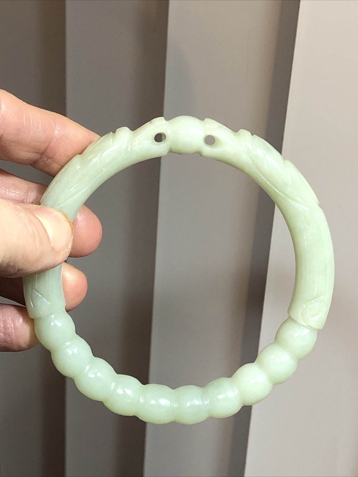 5.Metropolitan Museum Of Art Light Green JADE stone Bangle Bracelet 56.2g,7 1/4″