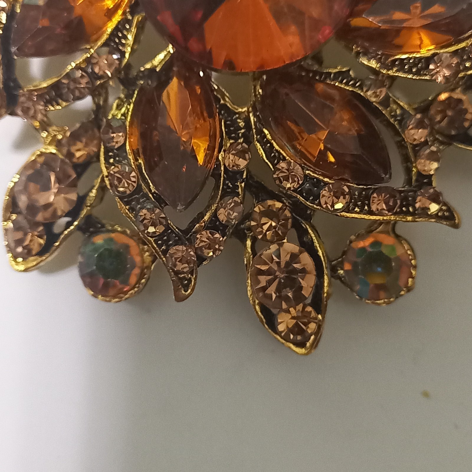 Vintage Amber Topaz Rhinestone Flower Brooch Unsigned 1960s-1980s Gold Tone Pin