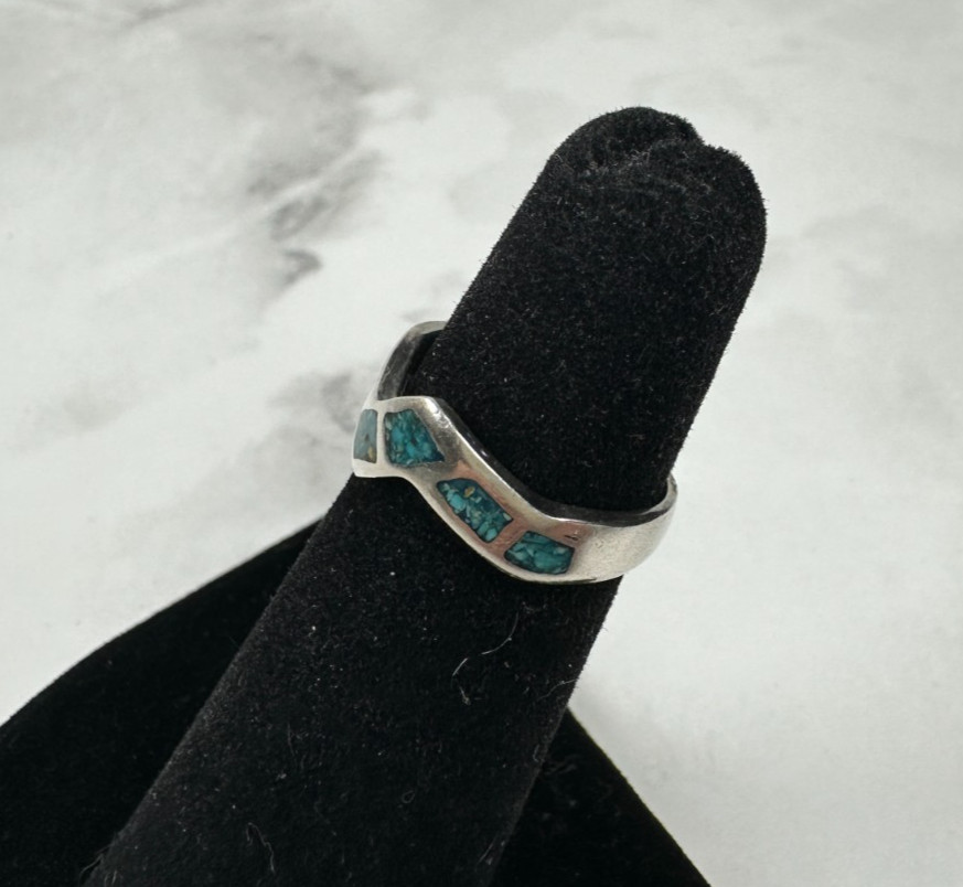 Sterling Silver Crushed Turquoise Inlay Ring – Vintage Southwest – Size 4.25