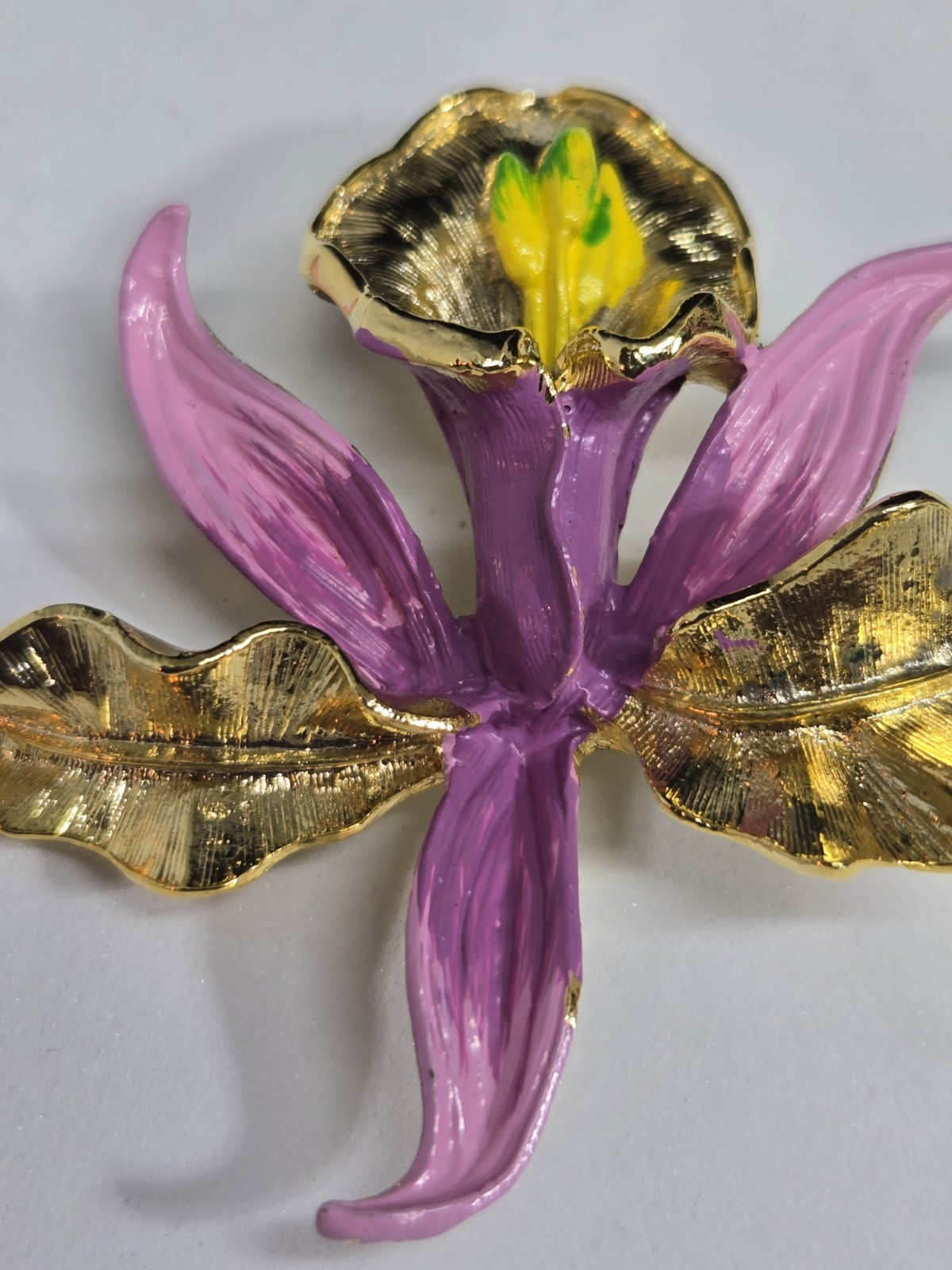 Vtg Gerry’s Gold Tone Purple Enamel Orchid Brooch