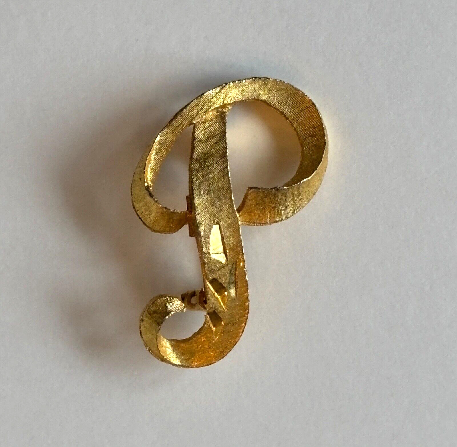 1960’s Mamselle Script Letter P Brooch Pin Brushed Gold Tone Initial Monogram