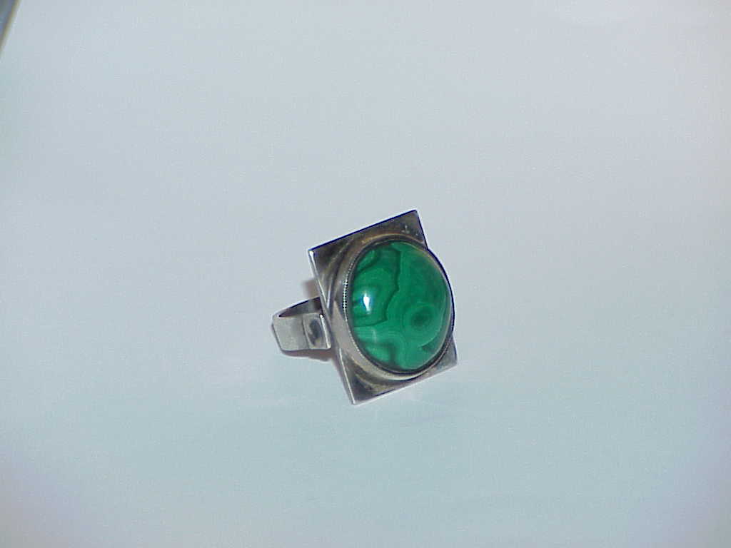 STERLING SILVER MALACHITE RING SQUARE SZ 7 HANDMADE FABULOUS VINTAGE MODERNIST