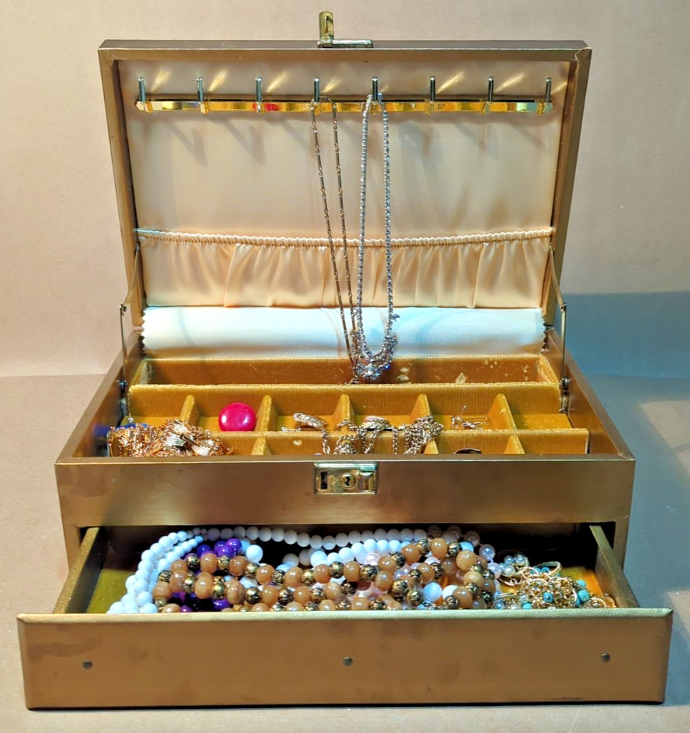 Vintage Mele Retro Gold Case Full Costume Jewelry
