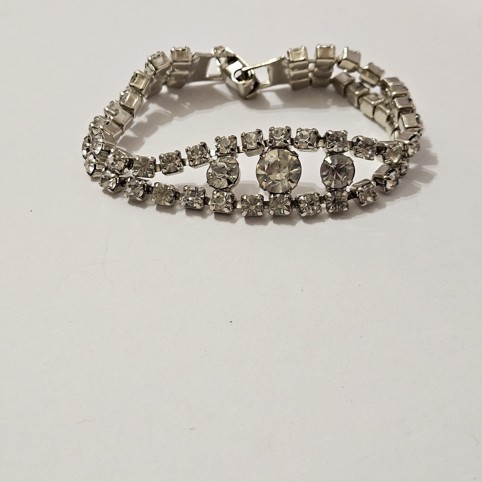 Elegant Vtg 7″ Rhinestone Bracelet 2 Rows Of Small Stones 3 Larger Center Stones