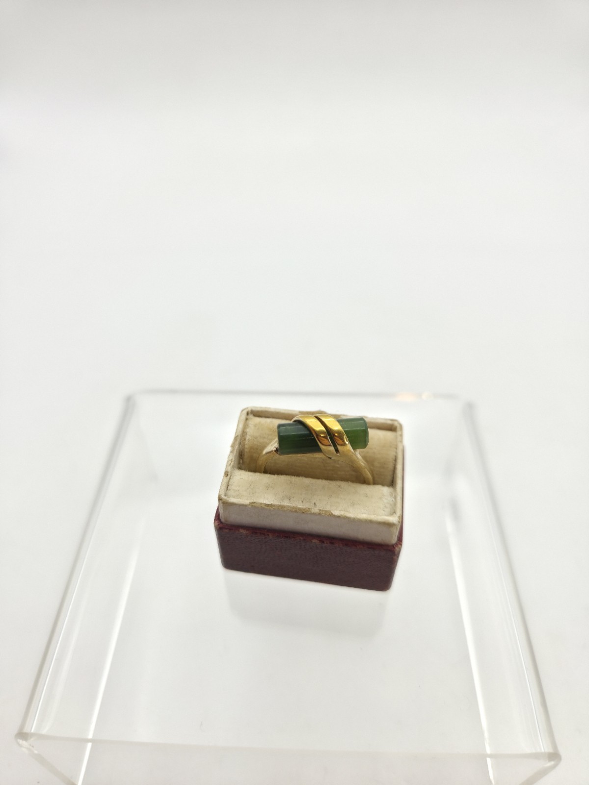 Vintage Avon Jade Ring Real Jade Size 7 Signed Cage 1978