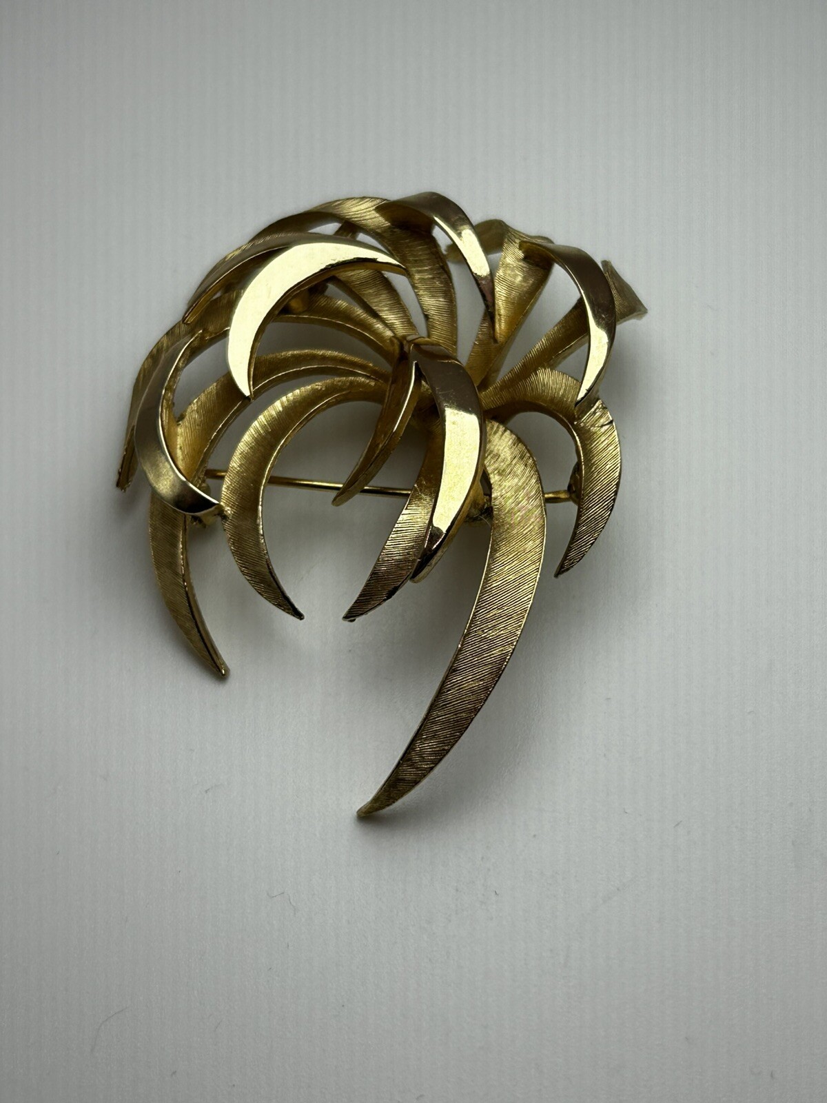 Vintage – Crown Trifari Gold Tone Starburst Textured Brooch – See Notes