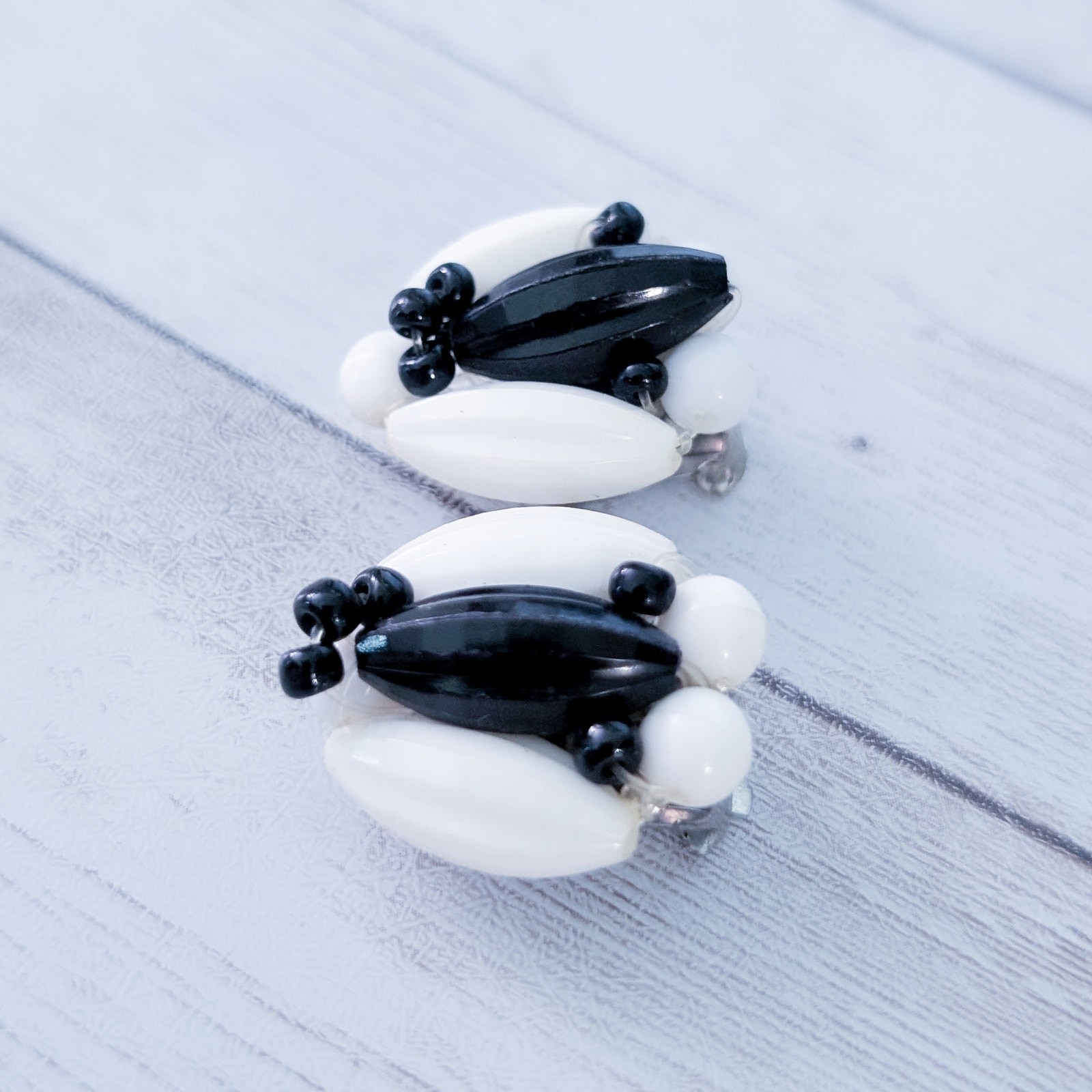 Vintage Clip On Earrings Off White & Black 1″ Retro