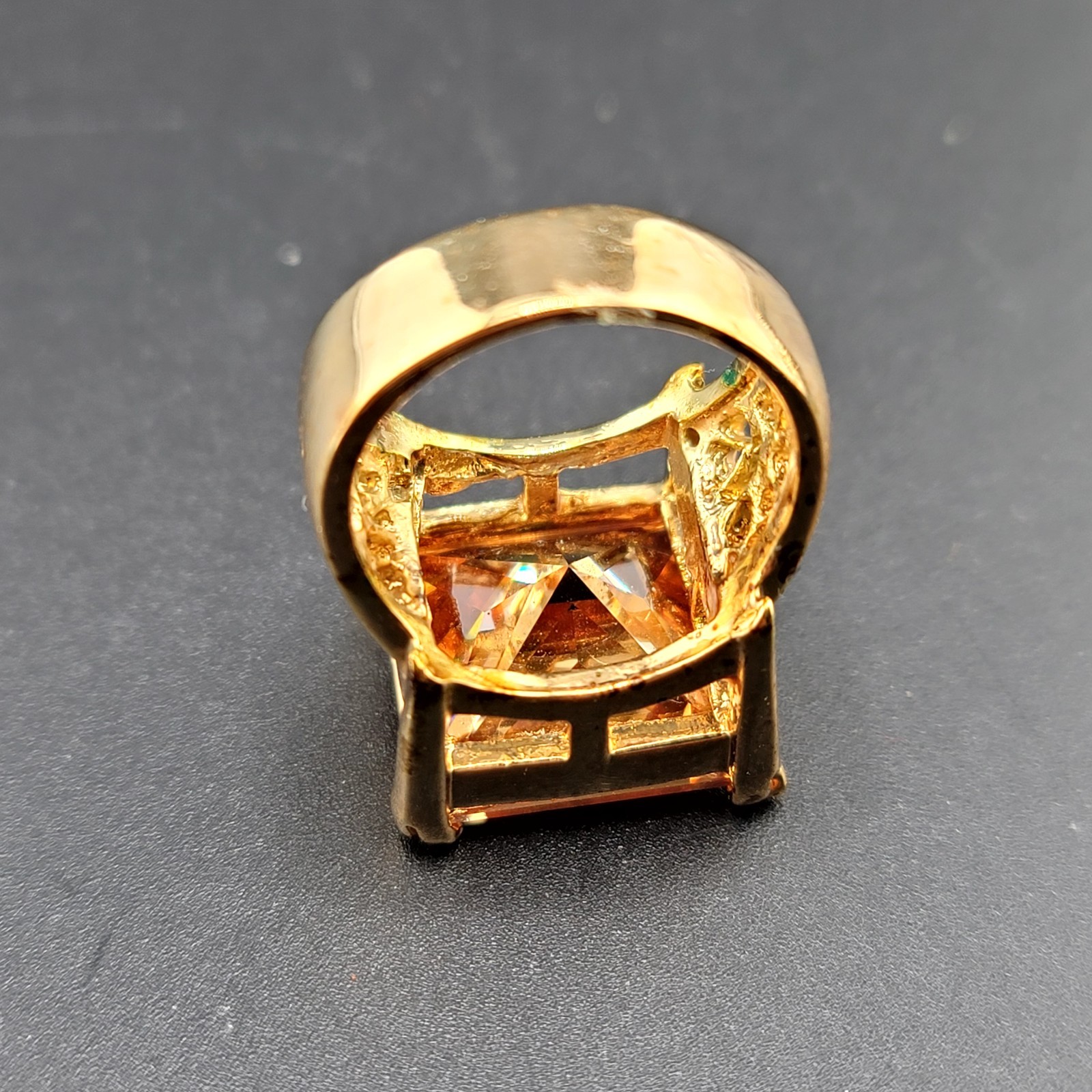 Vtg Sz 6 Ring Lg Citrine Cubic Zirconia 18KGE Fashion Jewelry Caged Lattice