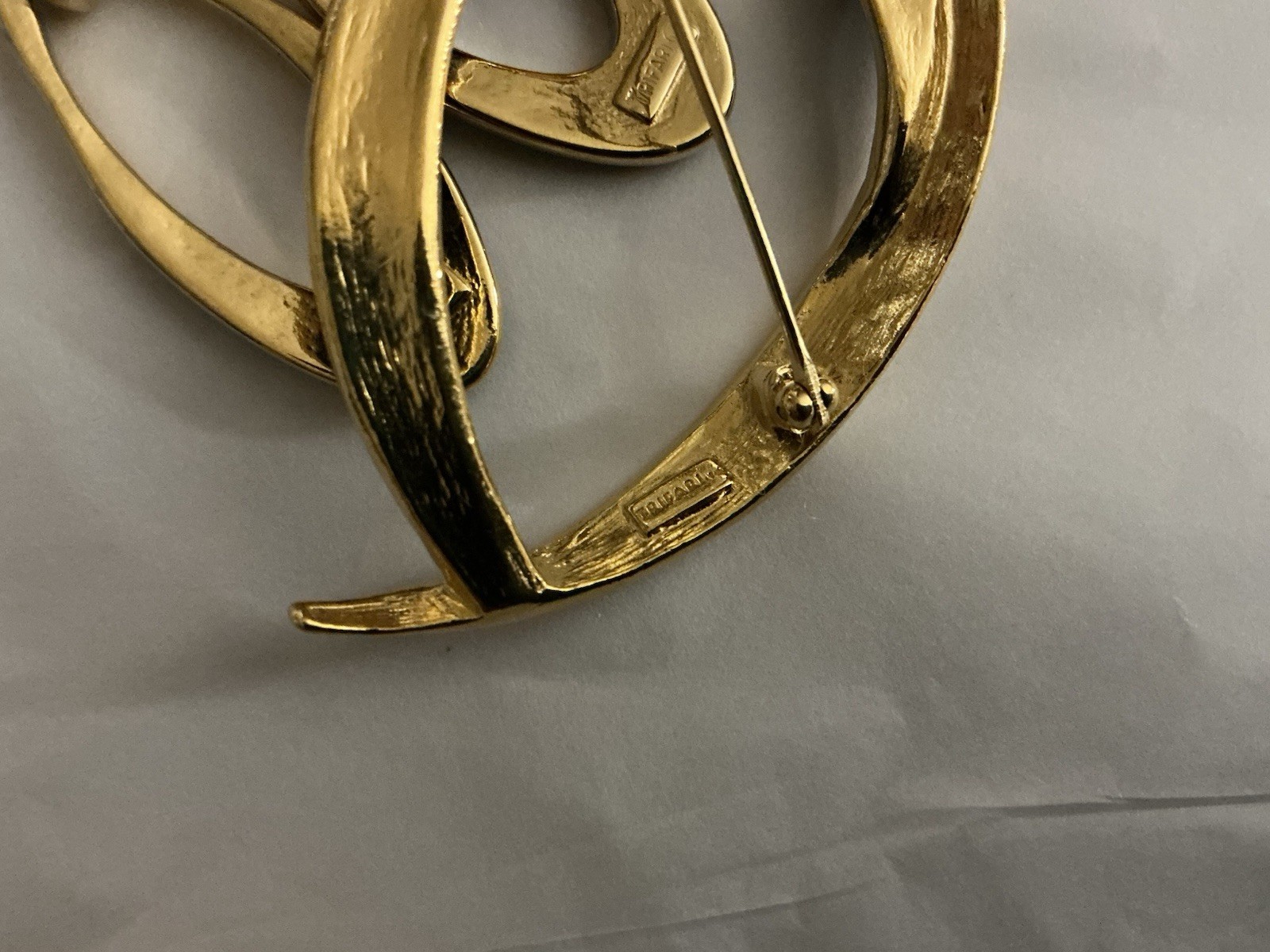 Vtg Trifari 2.5”Brooch 1.75”Earrings Set GoldT BlkCold Enamel Modernistic 1980s
