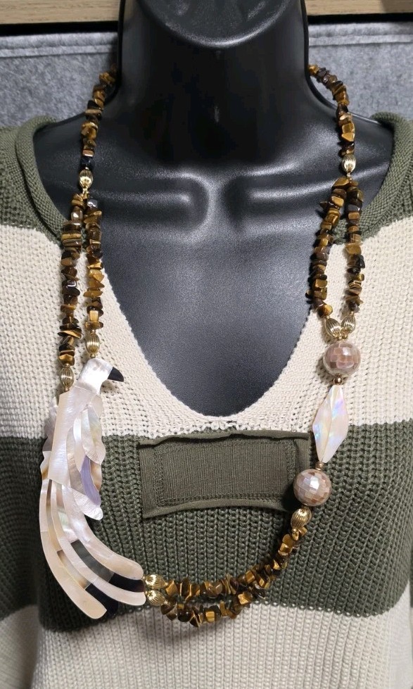 Inlaid Shell Parrot, Tigers Eye nugget bead necklace and bracelet set.