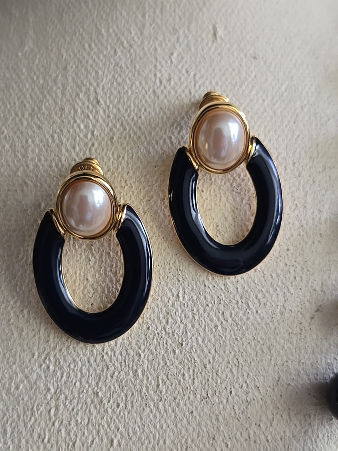 Vtg Liz Claiborne Goldtone Faux Pearl White Black Bead Necklace Earrings Post