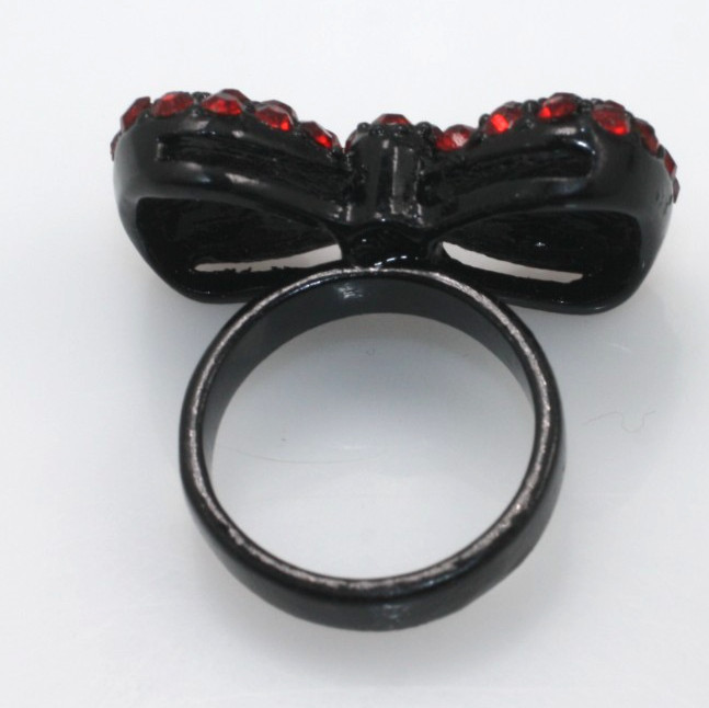 Black enamel finish ruby red rhinestone bow ribbon band ring size 4