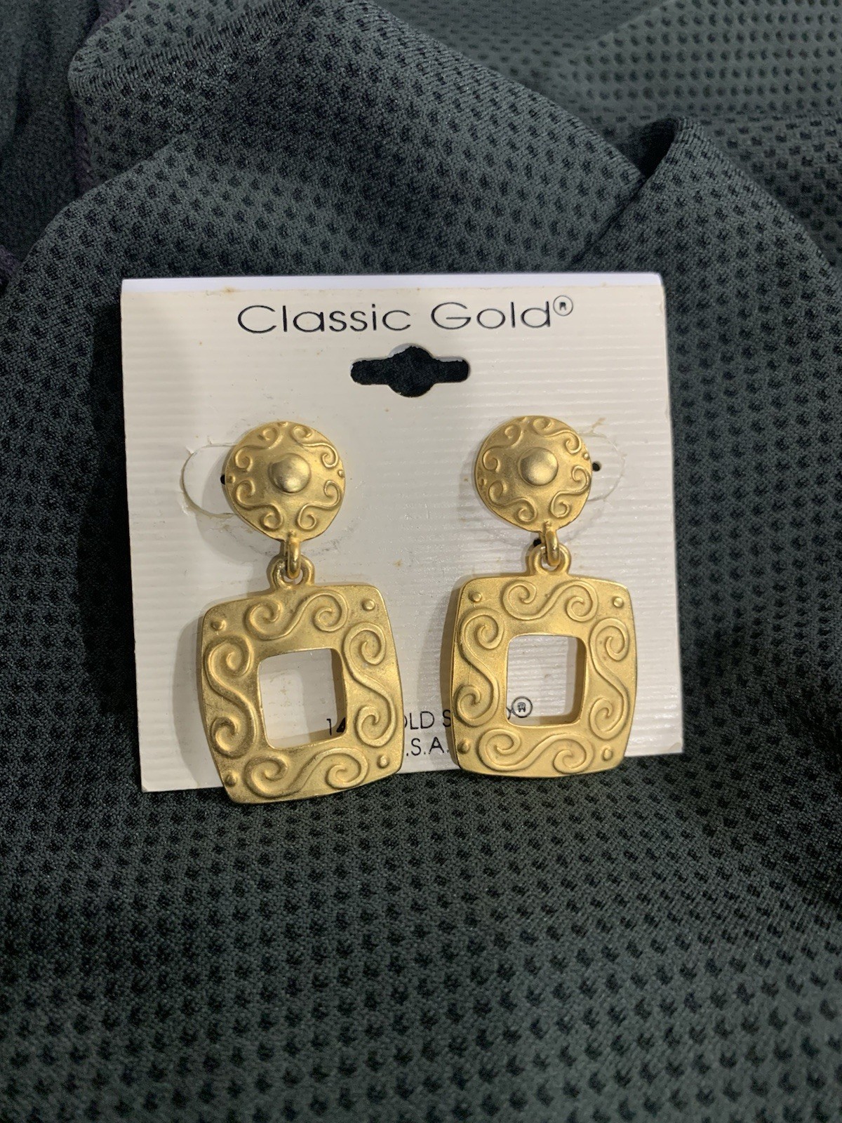 Vintage Classic Gold Square Dangle Pierced Earrings 14K Gold Shield