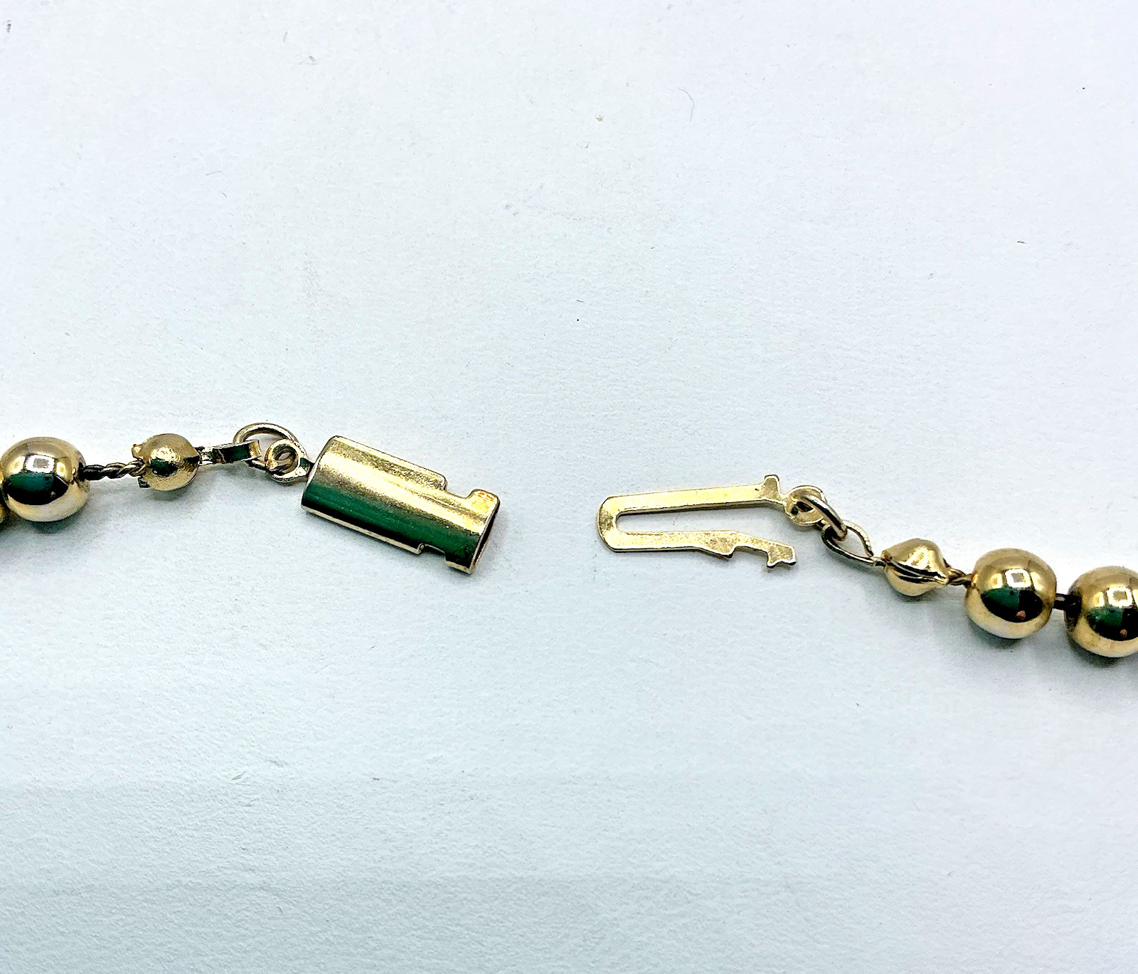 Vintage 30″ Gold Tone Graduated Bead Necklace w/ Fish Hook Clasp Unbranded