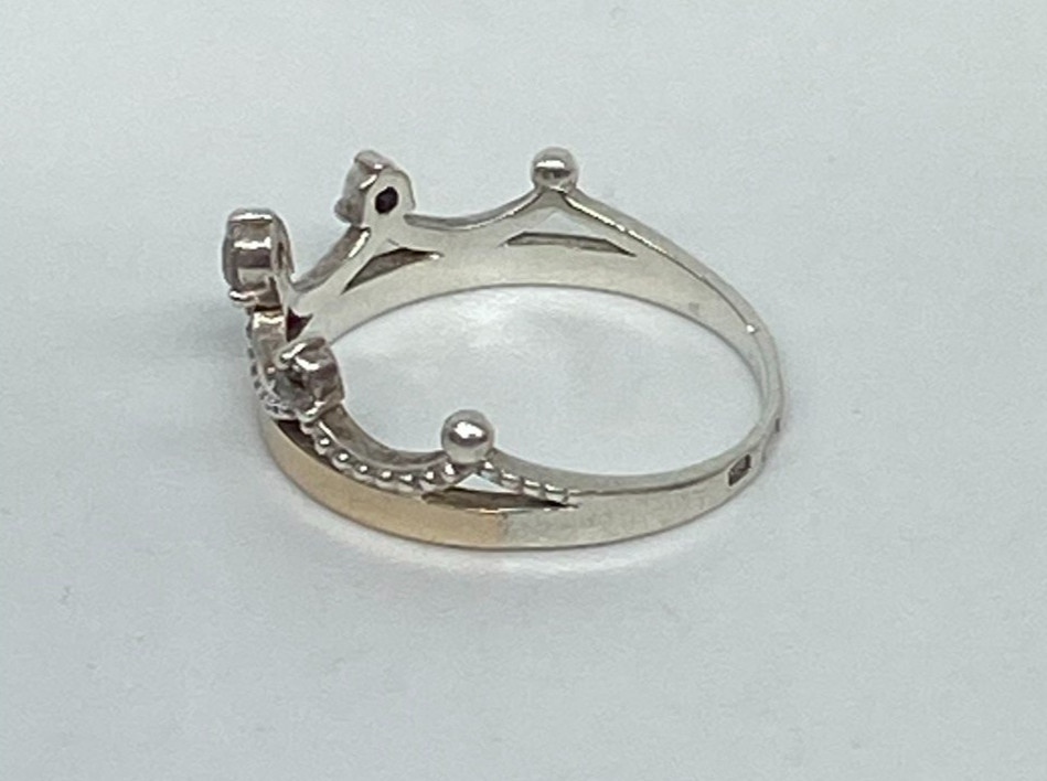Vintage “Crown”Ring Sterling Silver 925 Gold 375 test .Size 4.75. Weight 1.52 g.