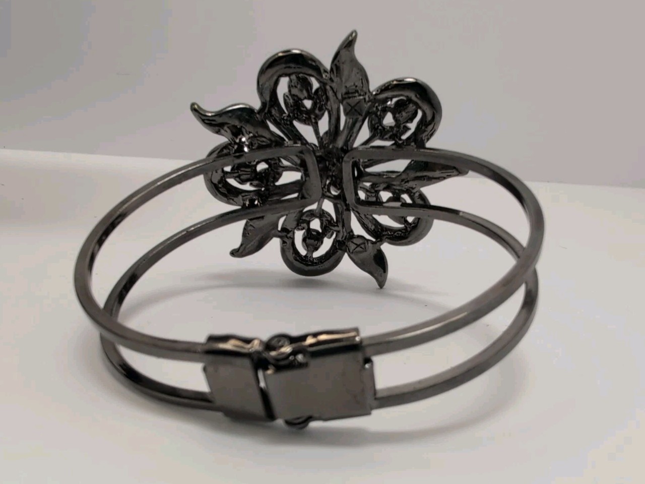 Vintage Bangle Bracelet Sparkly Jeweled Pink Flower 2.5″With Closing Hinged Cuff