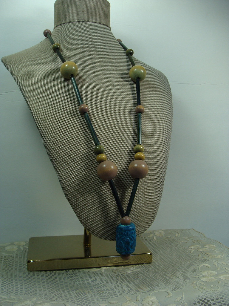 VTG Handmade Carved Tulip Flower Ceramic Bead Wood Tribal Bohemian Mod Necklace