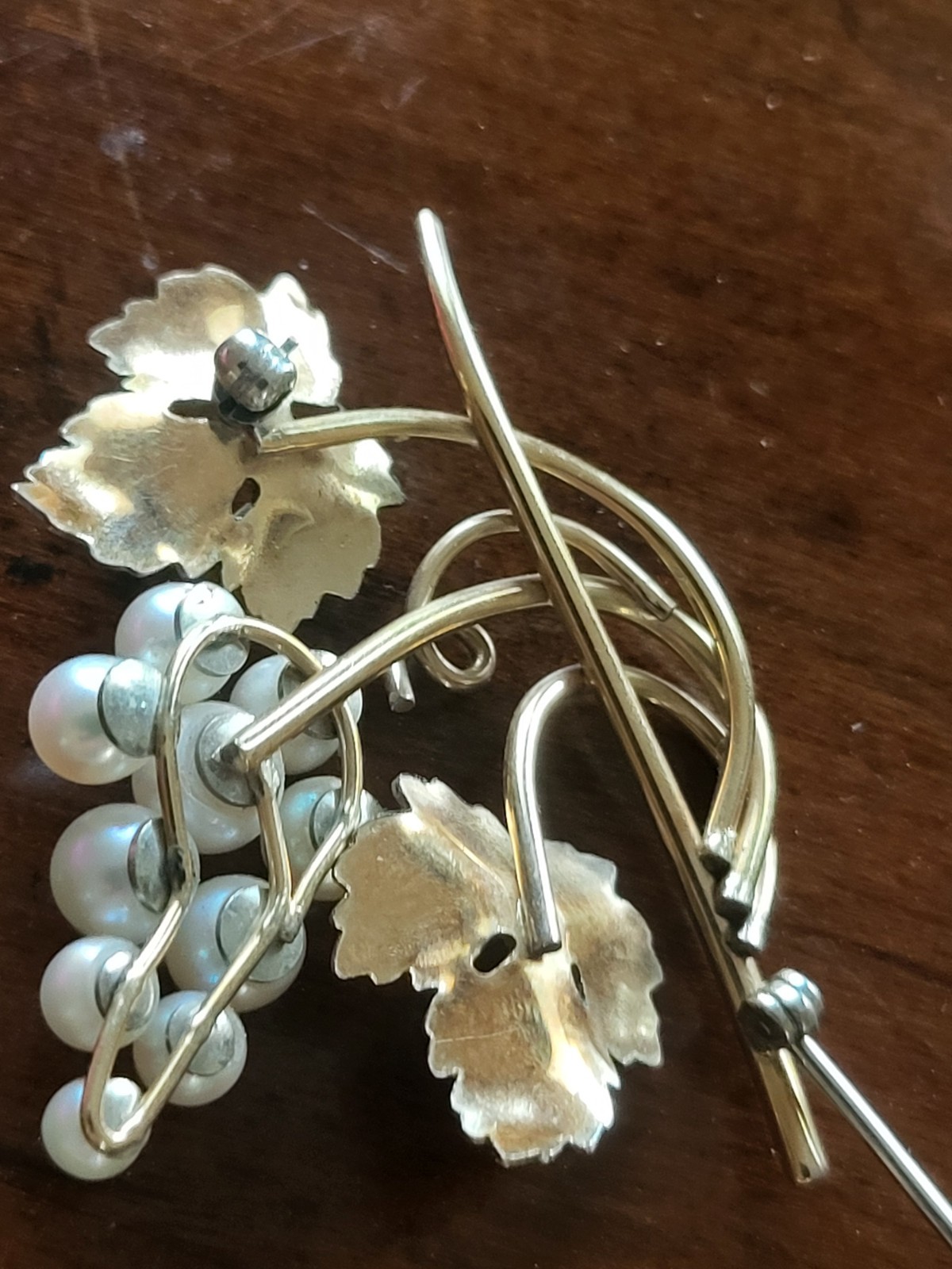 LOVELY KREMENTZ YELLOW GOLD FILLED CULTURED PEARL GRAPE CLUSTER BROOCH PIN