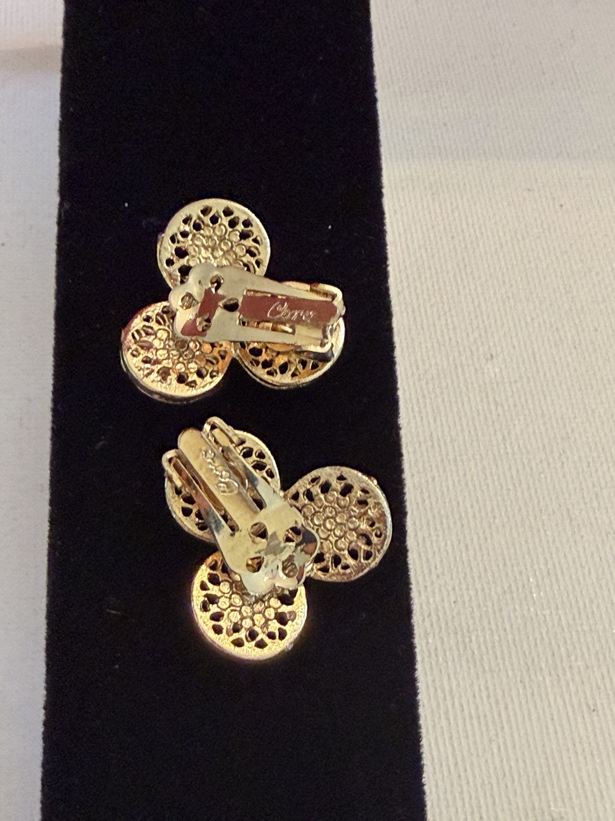 Vtg. CORO Red Aurora Borealis AB Glass Rhinestone Gold Tone Clip EARRINGS BinR