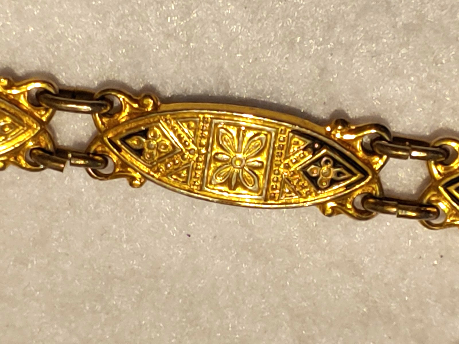 vintage – bracelet – Metal Goldtone – 1/4 in x 6 1/2 in Long