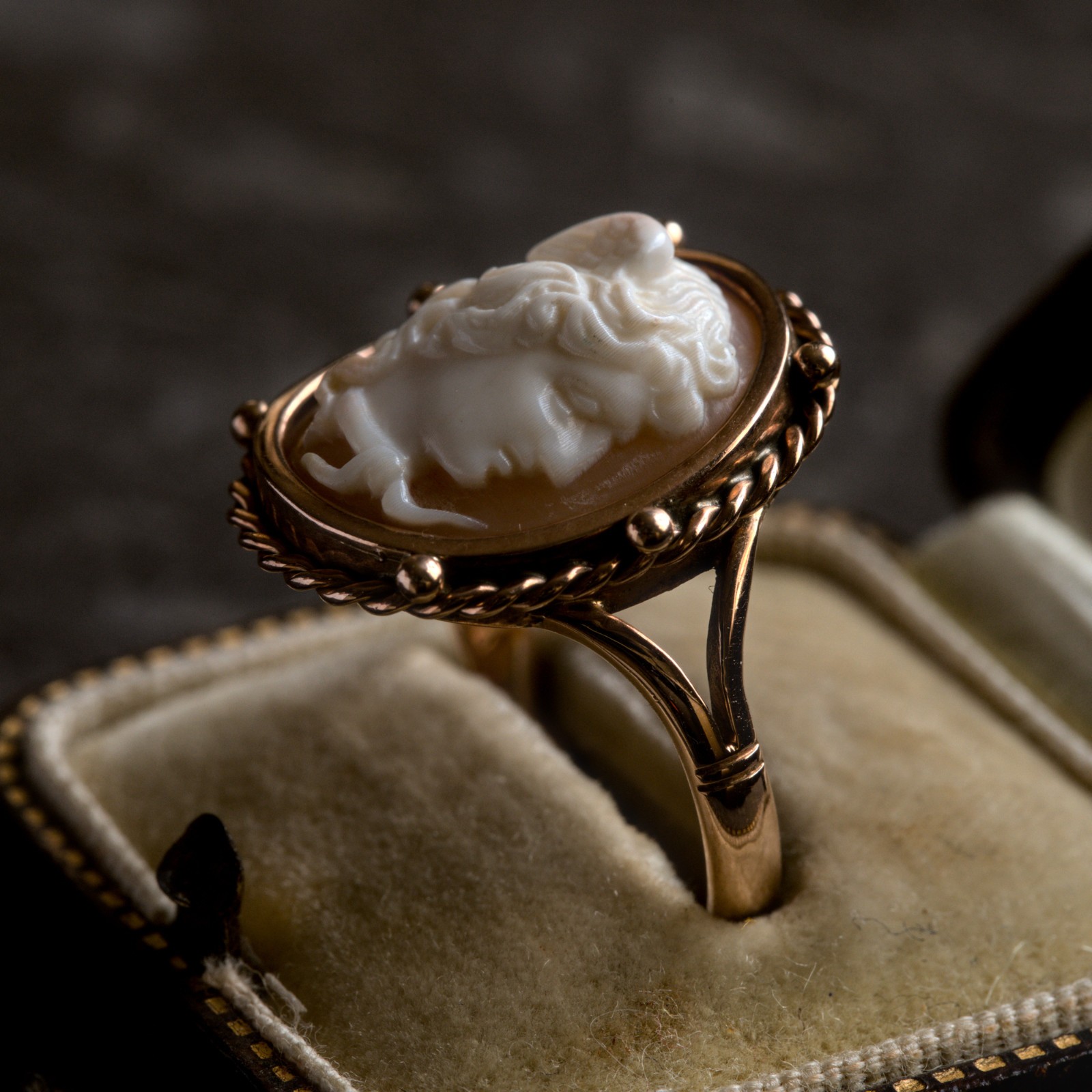 ANTIQUE ITALIAN 9K GOLD NATURAL SHELL CAMEO RING HIGH RELIEF MEDUSA c1880