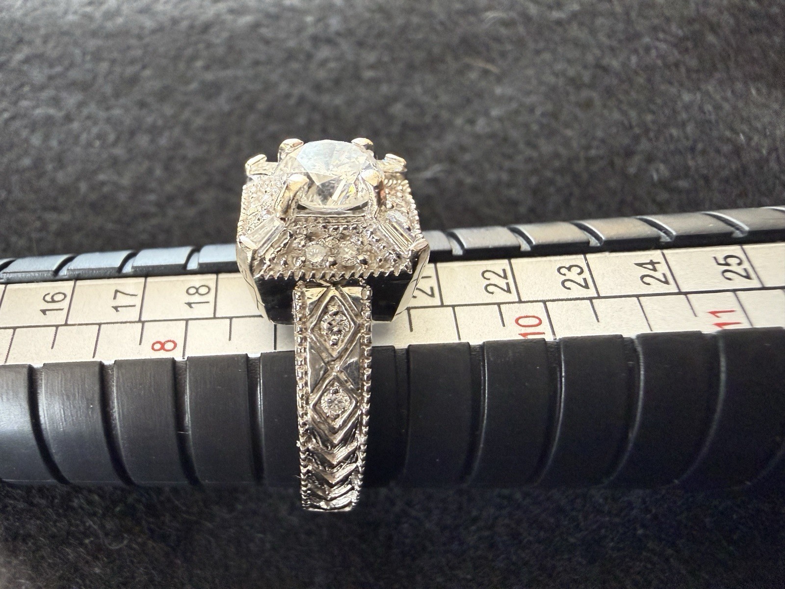 Vintage 1 Carat Diamond Filigree Ring in 14kt White Gold. Size 9