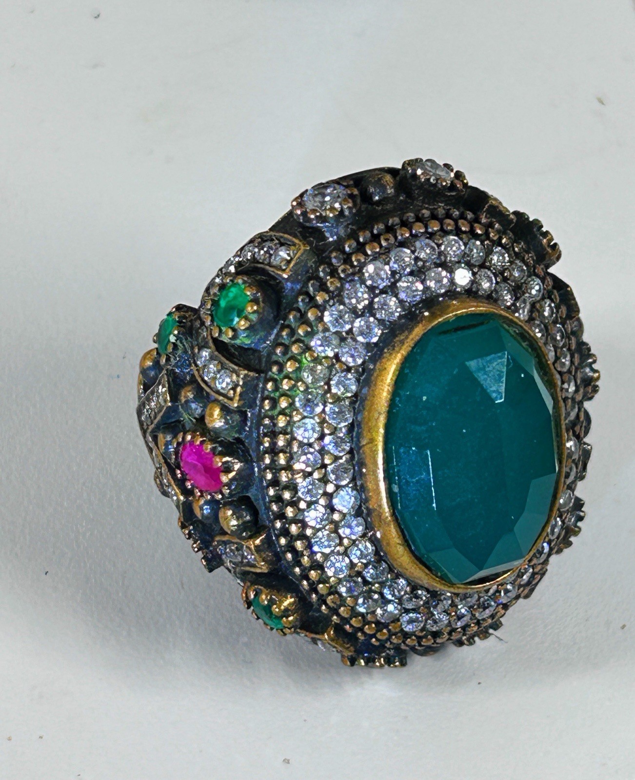 Vintage Stunning Large Royal Green Center & Small Accent Stones Ring Sz 8