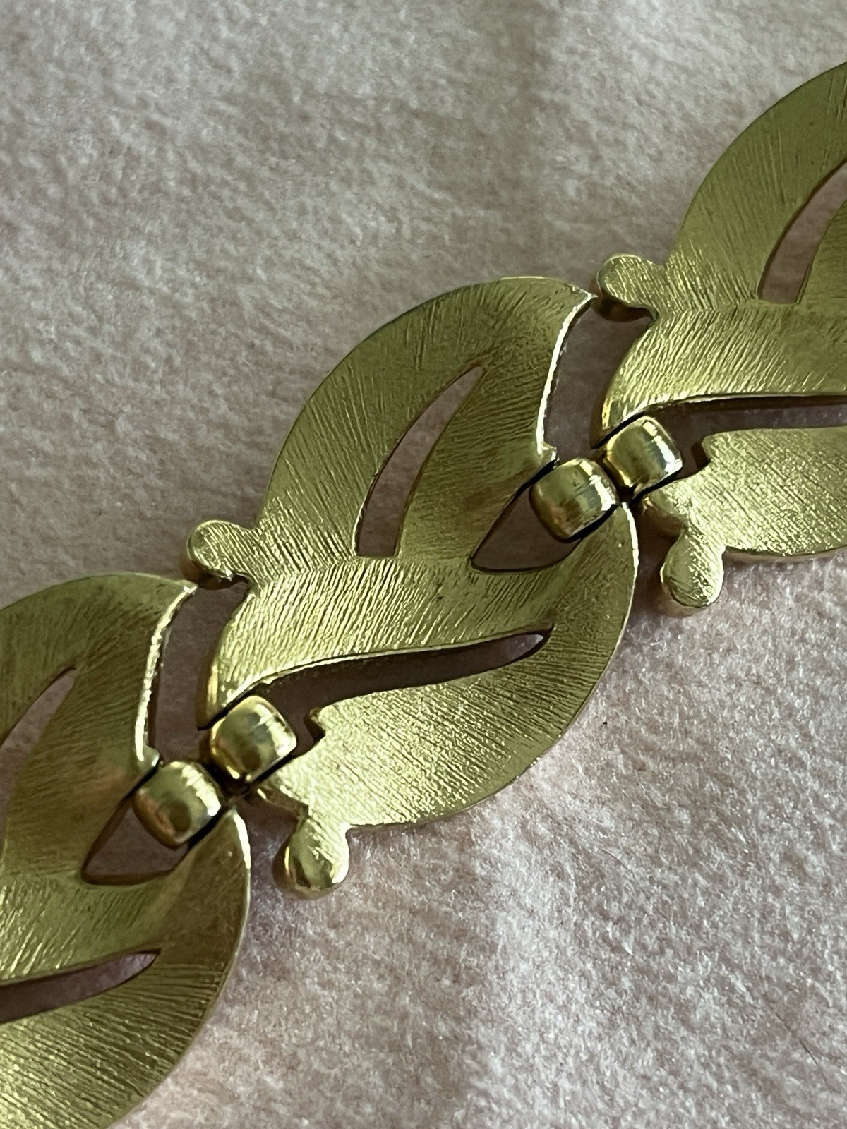Vintage Trifari Bracelet Gold Tone Leaf Link 7.25 In