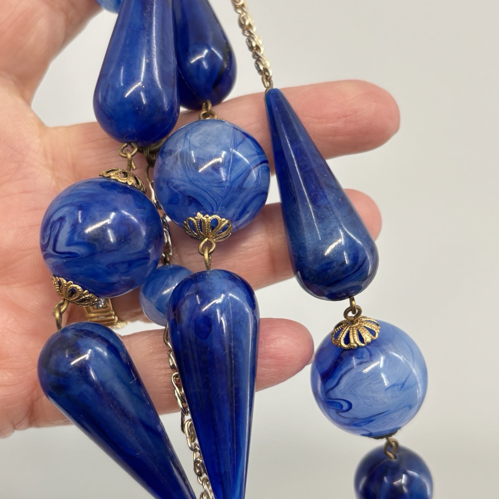 VTG Necklace Gold Tone Blue Marbled Beads 26″ Modern Art Nouveau Style