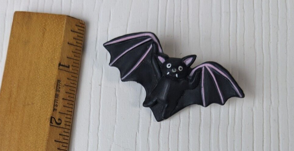 Fun World PIN Halloween Vintage BAT Black VAMPIRE Purple Holiday Brooch