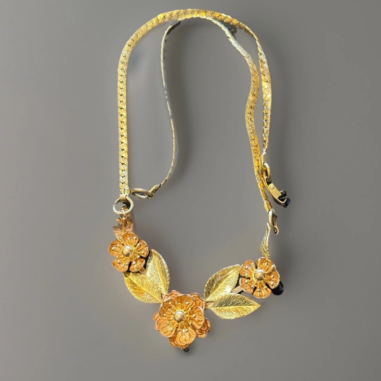 Krementz 1/20 12K GF 2 tone necklace Flower necklace Approx 16” V Necklace