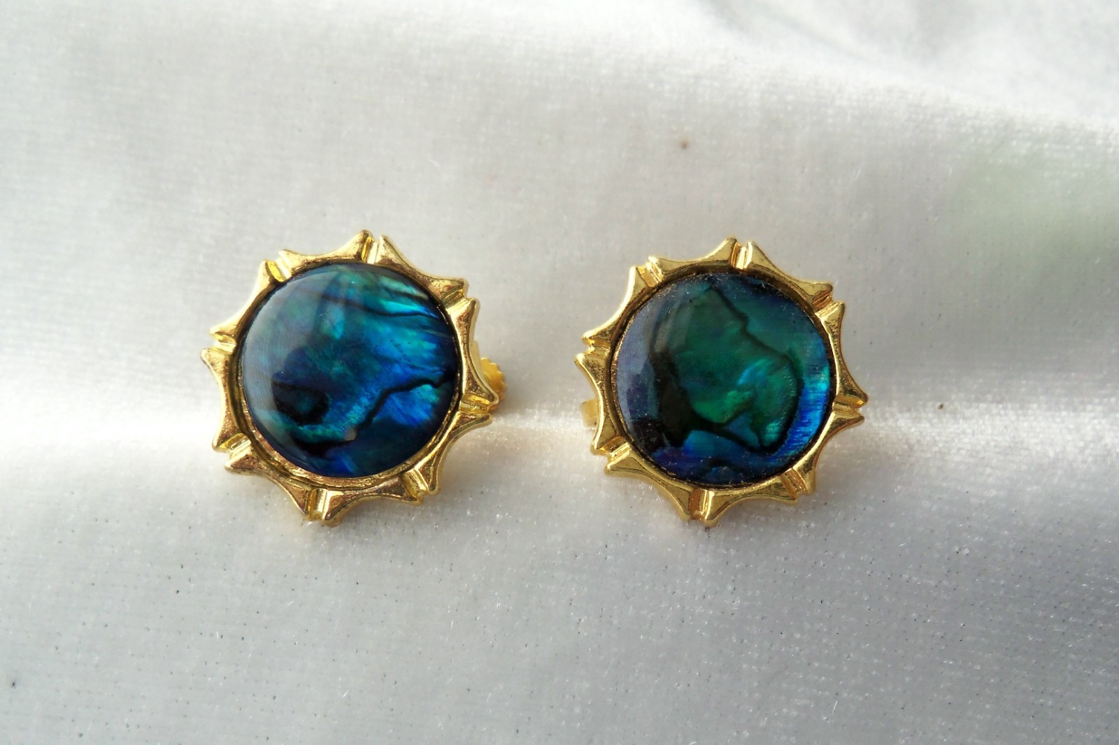 Vintage Paua Abalone Shell Round Flat Cabochon Gold Tone Clip On Earrings