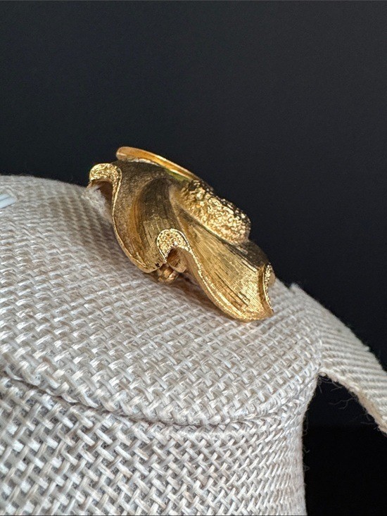 VTG Monet Gold Tone Textured Swirl Wave Statement Brooch Pin 1960s 1970s