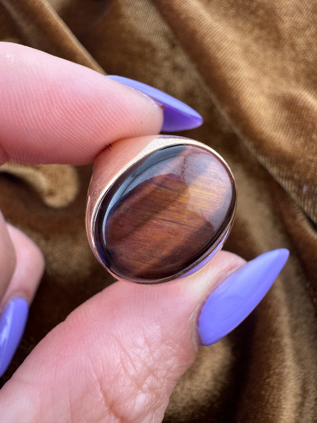 Sleek Vintage 14 Karat Yellow Gold Unisex Oval Tiger’s Eye Ring Size 9