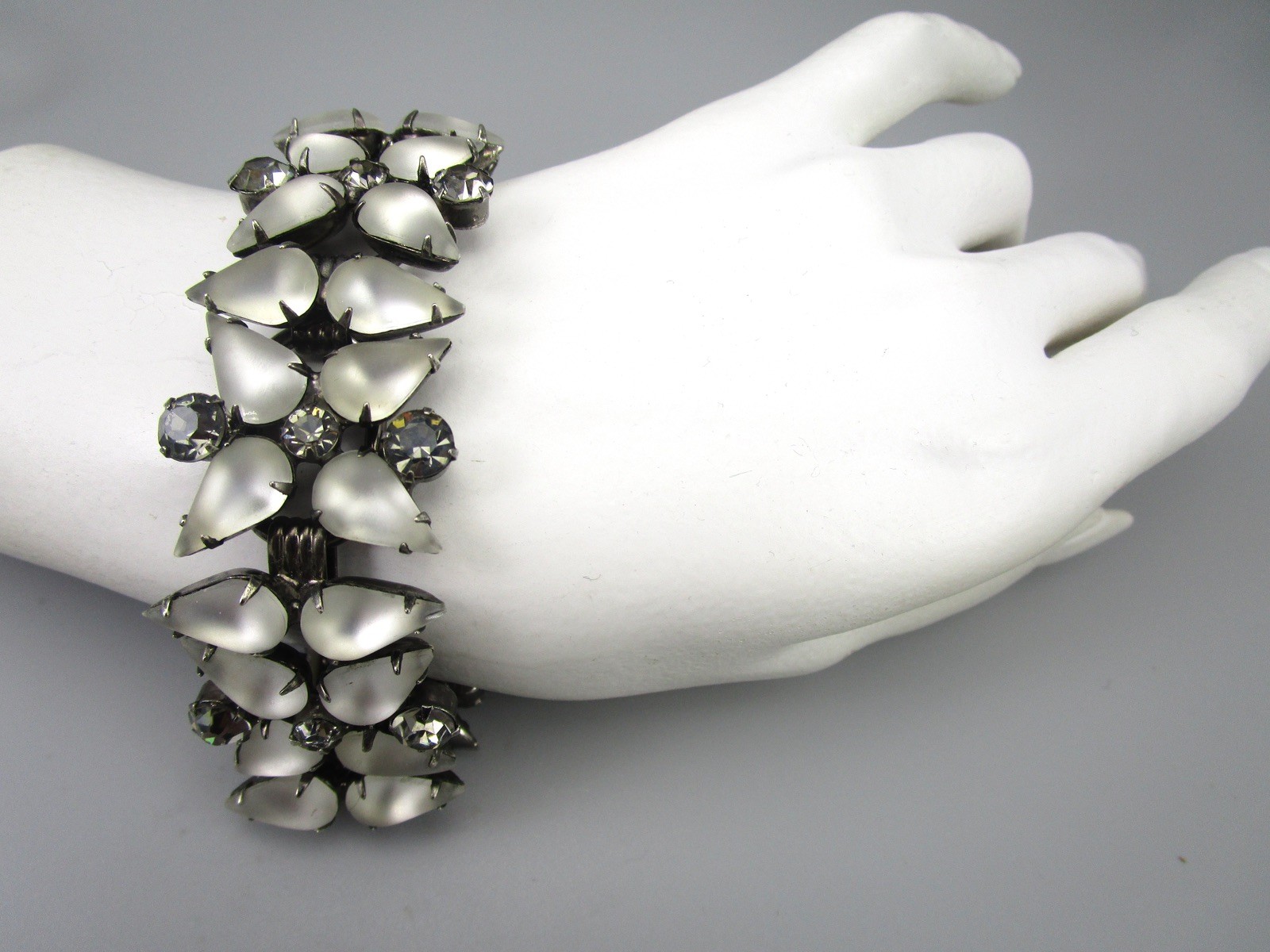 DELIZZA & ELSTER JULIANA FROSTED CLEAR GLASS RHINESTONE BRACELET & EARRINGS SET