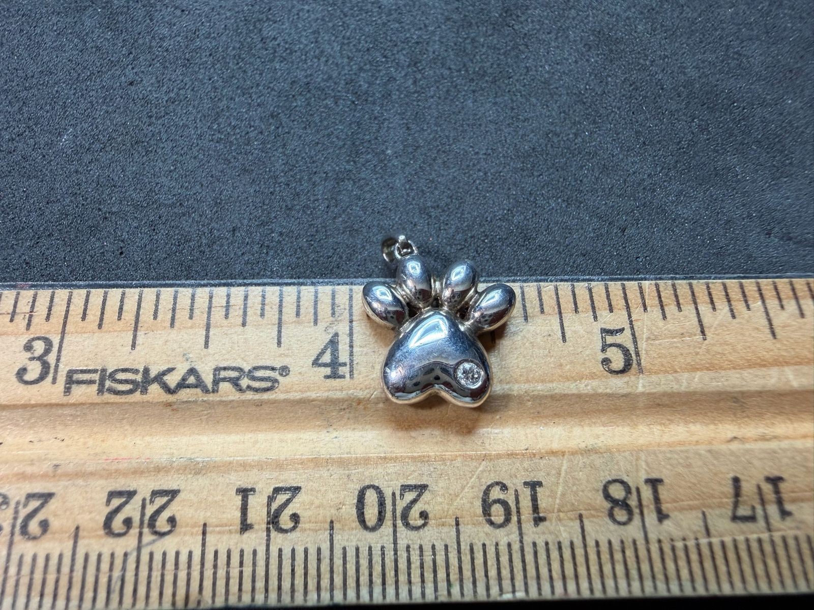 1.69g Vintage Sterling Silver 925 Paw Print Pendant Heart Shaped Detail Round M