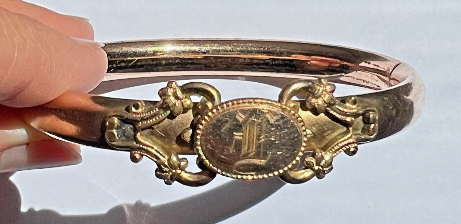 ANTIQUE HINGED BANGLE BRACELET UNMARKED GOLD-FILLED PUSH BUTTON ENGRAVED INITIAL
