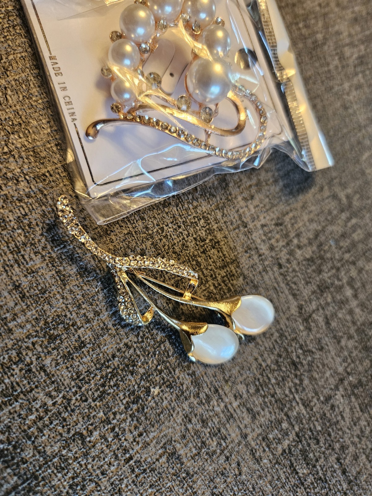 Pearl heart brooch and a tulip flower brooch,rhinestone and artificial pearls.