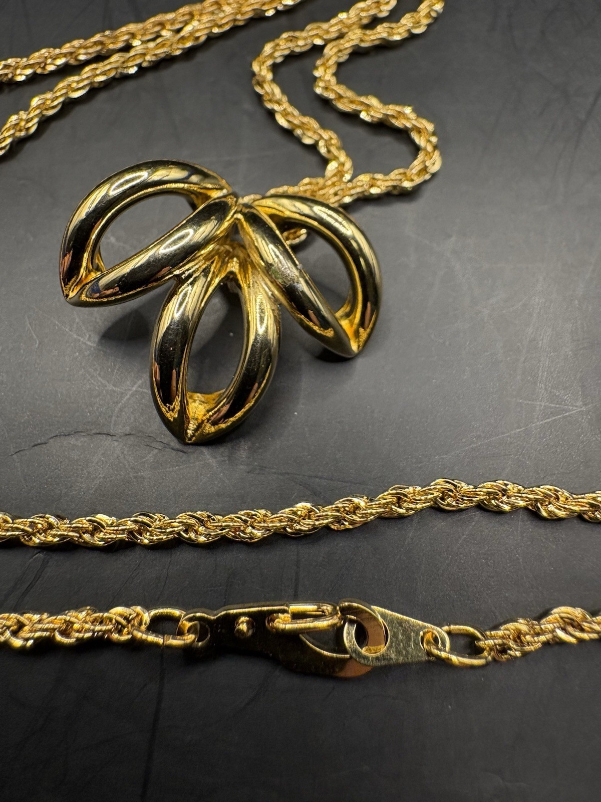 Vintage Gold Tone Sculptural Necklace Brooch Earrings Set Rope Chain