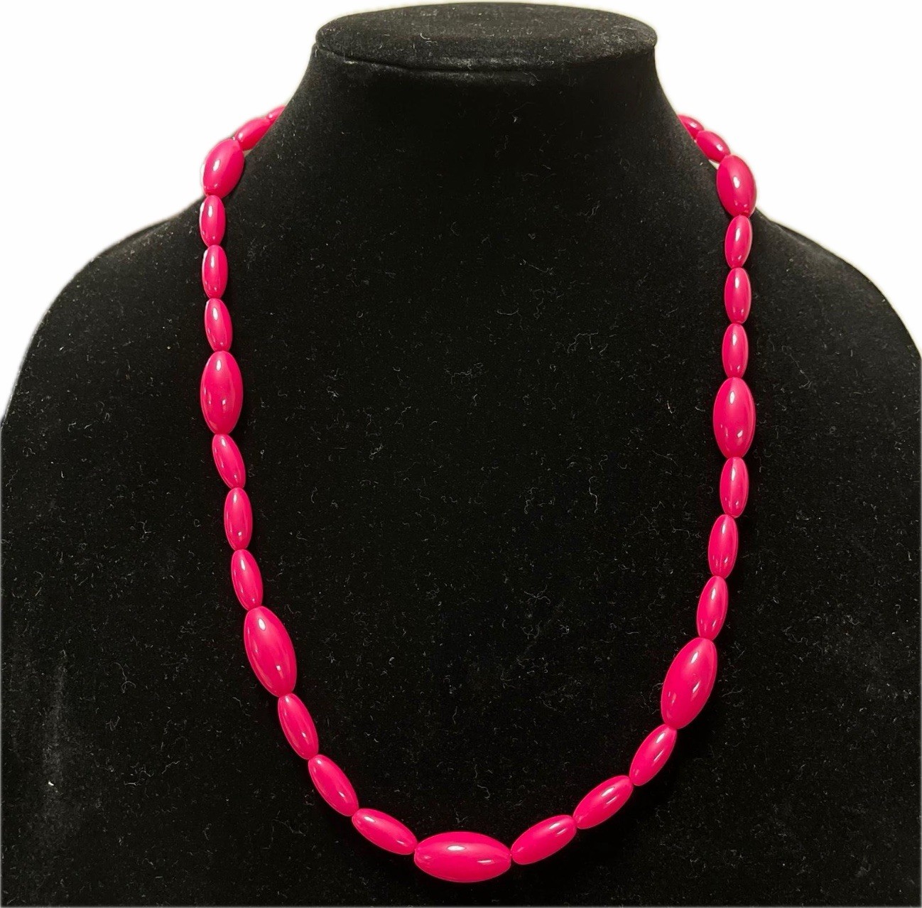 VTG Monet Fuchsia Pink Beaded Necklace Graduated Oval New With Tag NWT Retro 80s