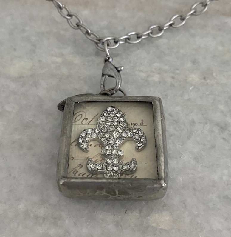 Jewel Kade JK Fleur De Lis Eiffel Tower Pendant Necklace Silver Rolo Link Chain