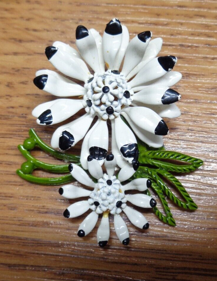 Vtg Estate Jewelry ~ WHITE BLACK GREEN Enamel Metal Flower Pin Brooch 2″