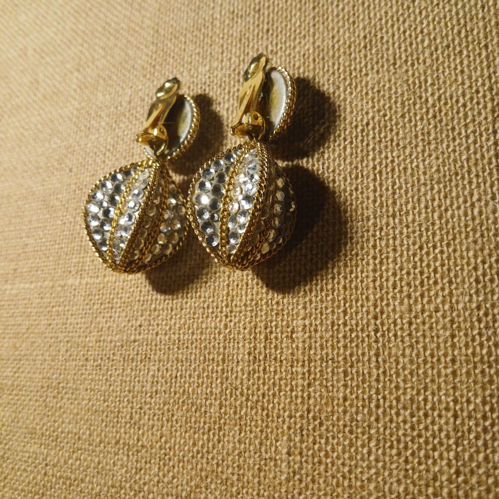 Vintage Richard Kerr Signed Gold Tone Austrian Crystal Clip On Earring Braided