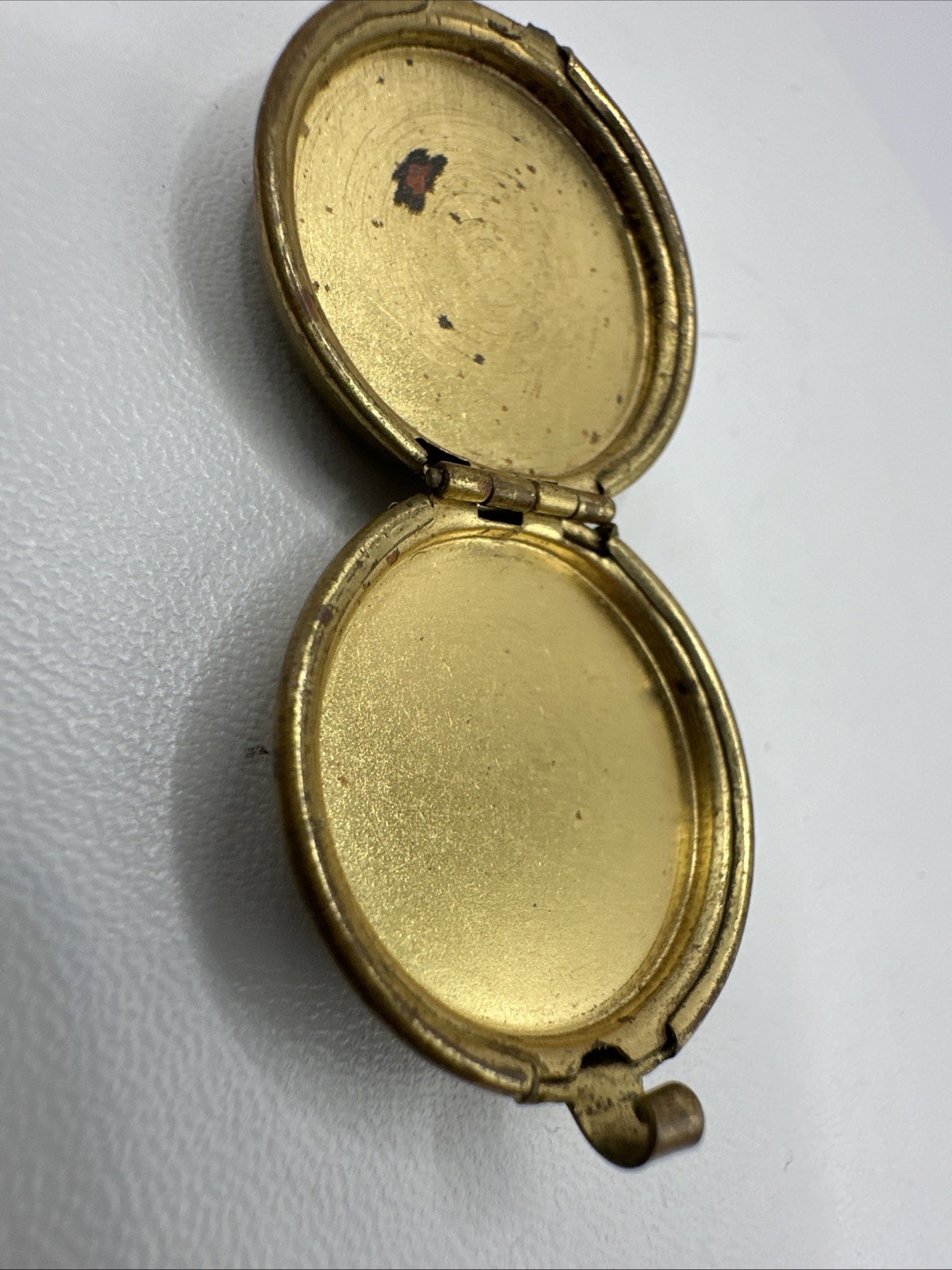 Vintage Antique Ornate Small Etched Brass Locket/Hinged Case – BROKEN BAIL