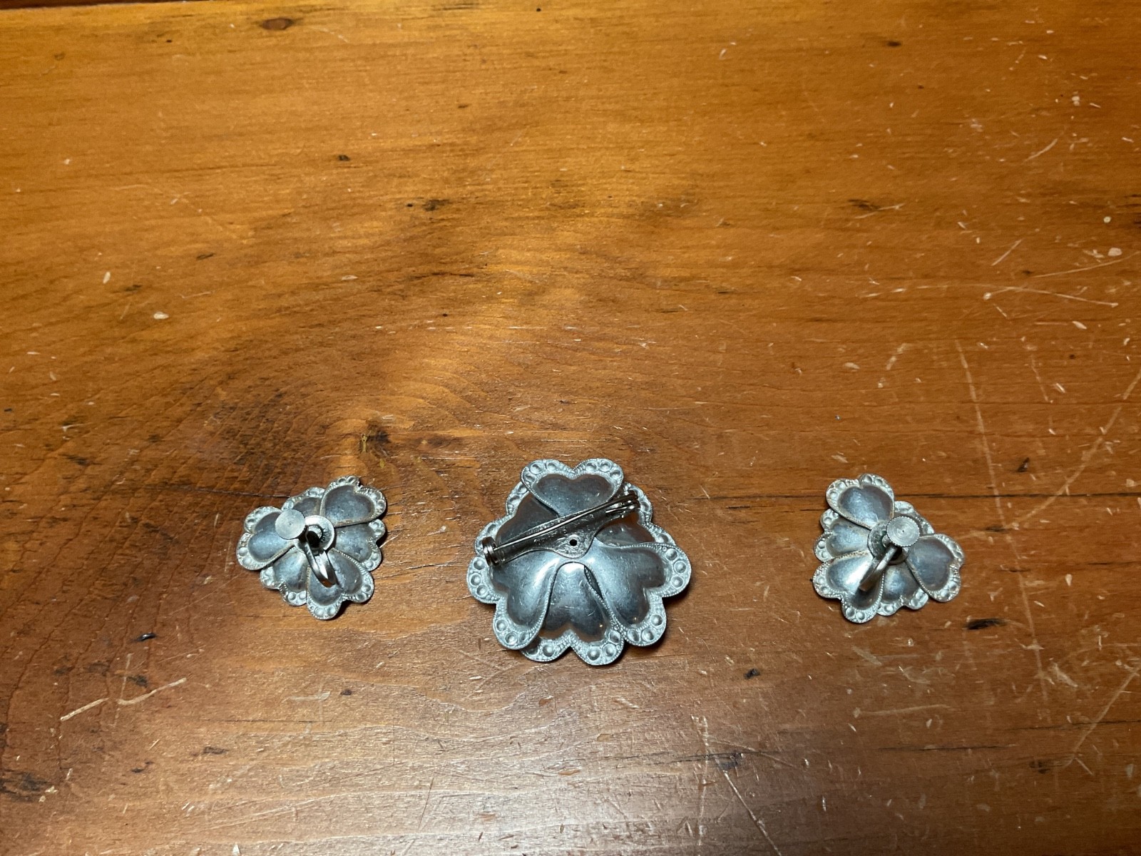 VTG Eloxal aluminum pin & ear ring set black flower Gemany